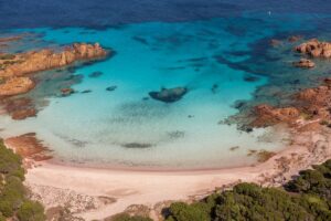 come si raggiunge la spiaggia rosa